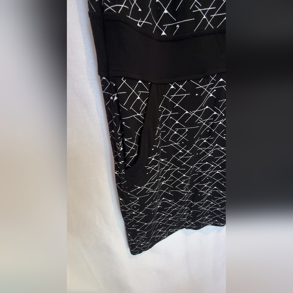 Schwiing Super Soft Geometric Print Dress with Pockets Size L - Picture 3 of 5